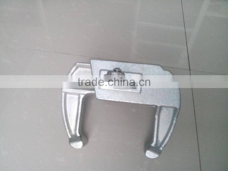 Forged scaffolding coupler/clamp for pipe joint