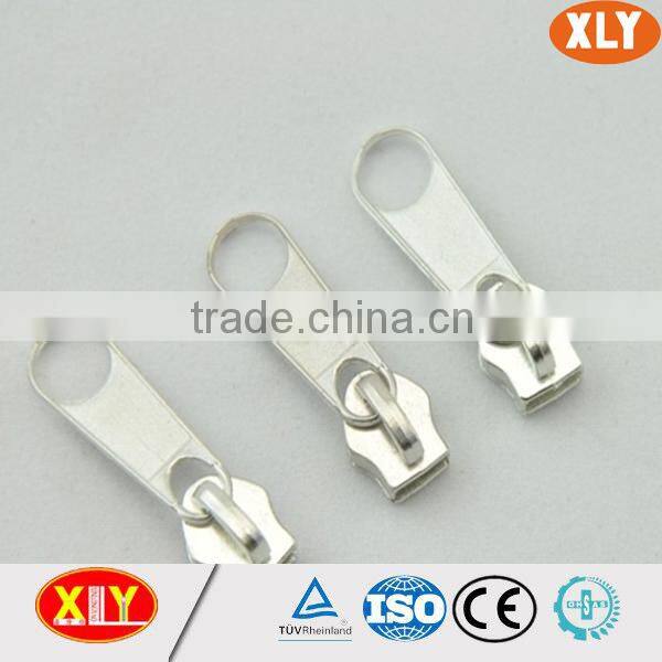 Custom rubber silicone auto lock zip puller