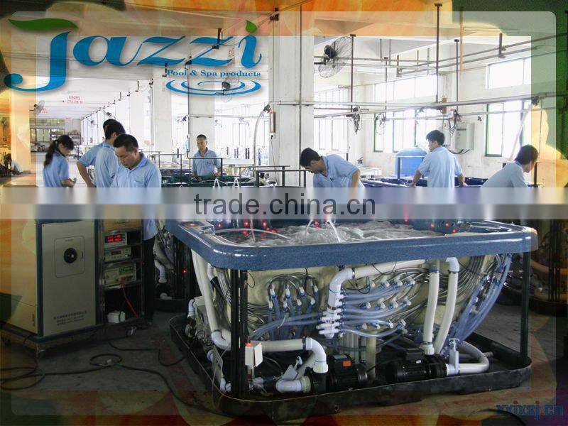 080227 Luxury hottub with massage system