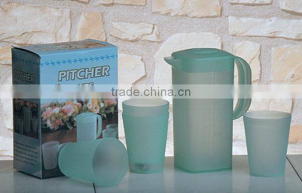 pitcher w/cups