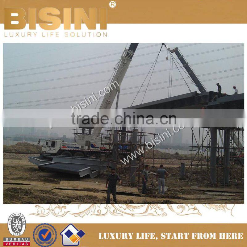 Using Hoists and Slings to Install Passenger Foot-bridge, Hoisting for Footbridge beside the Inland River (BF08-Y10057)