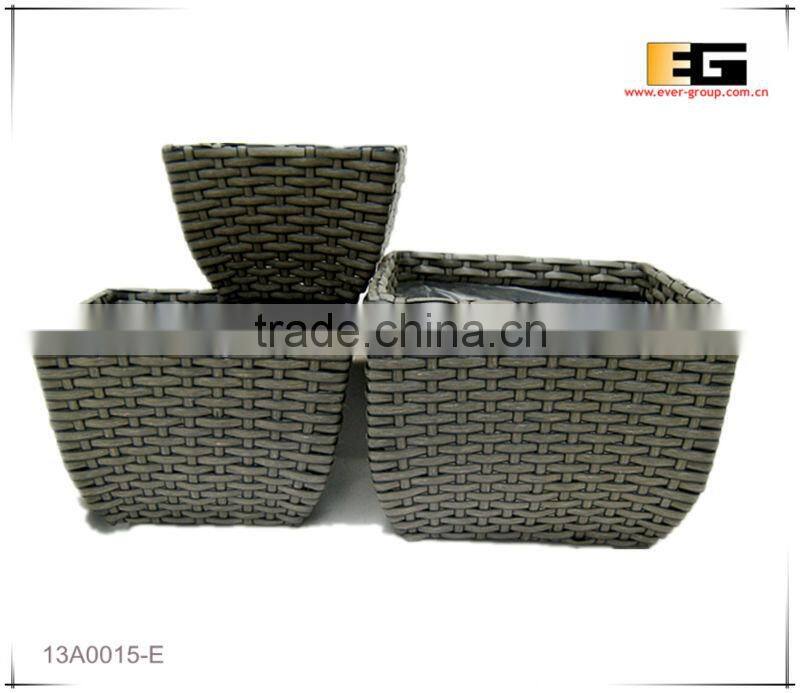 Plastic/PE rattan square with liner flower planter