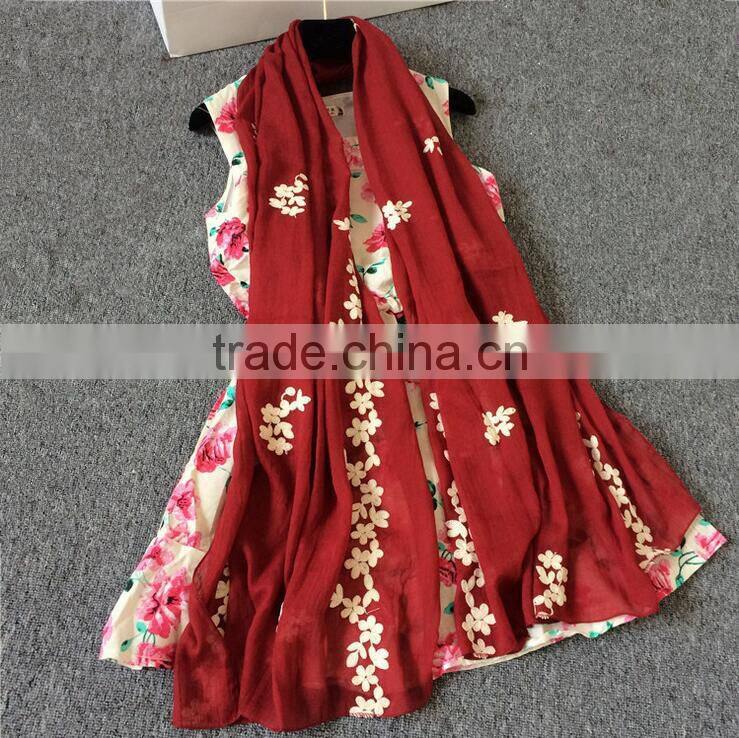 2017 Best selling floral pattern embroidery scarf cotton muslim hijab scarf