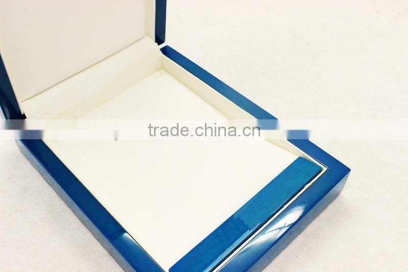Custom jewelry gift packaging box for hand chain necklace