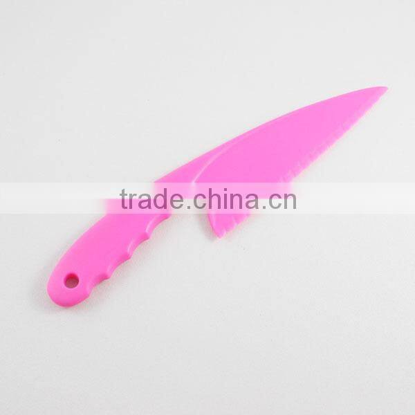 Plastic break knife