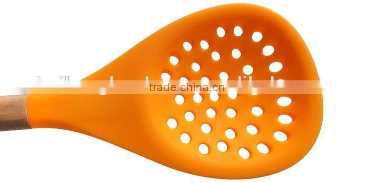 F01-4 2015 hot sale Silicone Kitchen Cooking Skimmer, Silicone Skimmer, Kitchen Skimmer with wooden handle