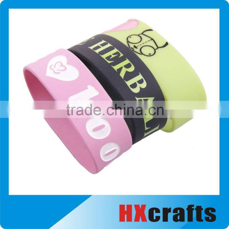 Beautiful design cheap silicon rainbow wristbands free sample