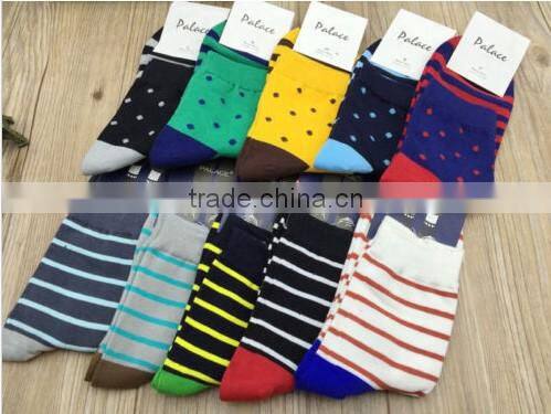 Factory Custom Mens Grey Color Mens Crew Socks with mushrooms all jacquarded
