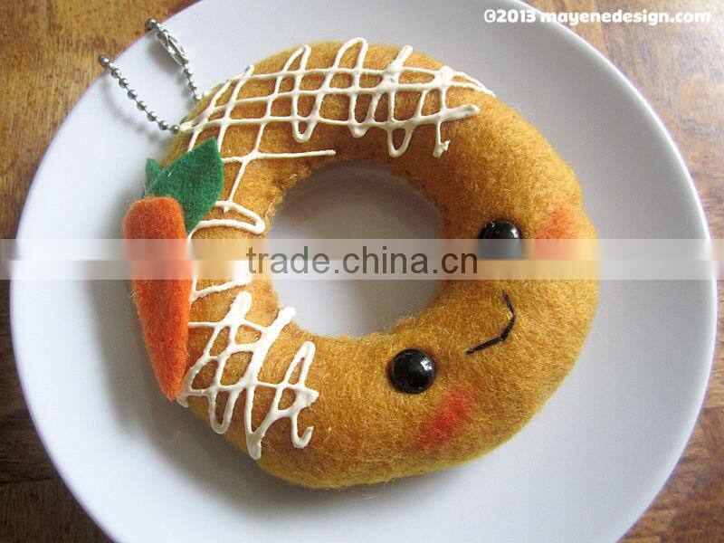 2017 new hot whole sale fashion key ring donut shape carrot design original polyester craft felt marvel keychain made in China