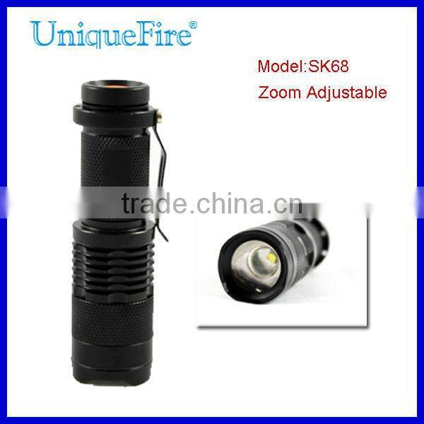 SK68 Petite lampe de poche avec un crochet