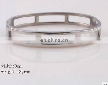 Fashion Women 9mm Width Cuff Bangles Roman Numerals women Bracelets Hollow Out Stainless Steel hand wear Jewelry