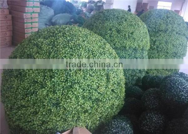 Giant artificial iron frame plastic topiary balls