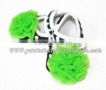 Baby Black White Polka Dots Crib Shoes with Dark Green Rose MAS45