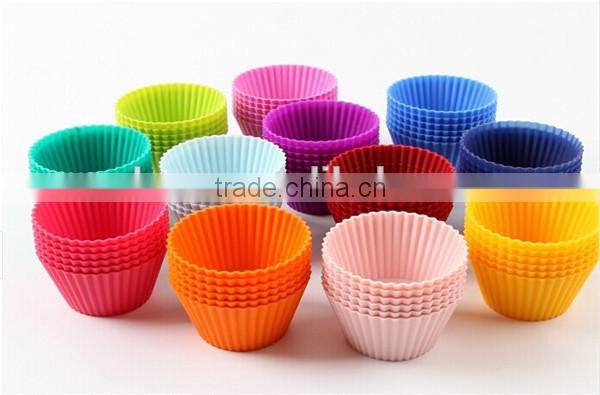 Silicone cake mold with handle