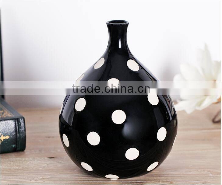 Factory cheap black and white ceramic small modern vase for home decor