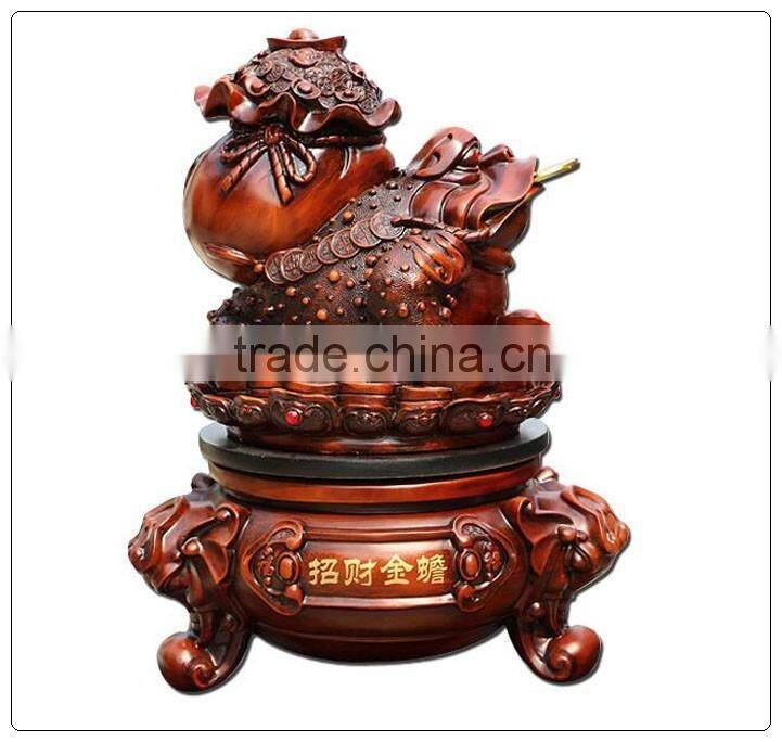 Resin wooden color money frog statue , resin animal statue