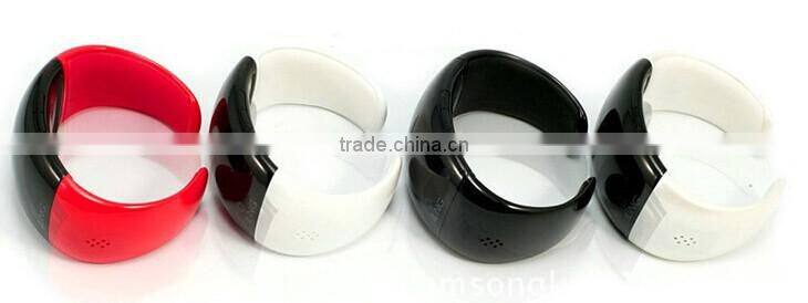2014 fashion bluetooth smart bracelet watch LCD anti-lost vibrate calls for all smartphone
