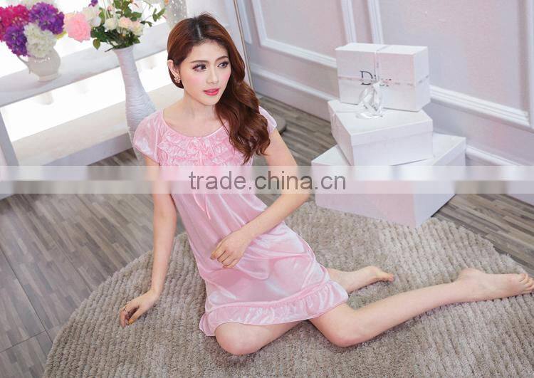 Summer is pure and fresh and transparent silk condole belt nightgown