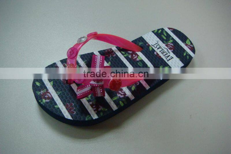 latest cute girl rubber beach flip flop with gliter printing strap