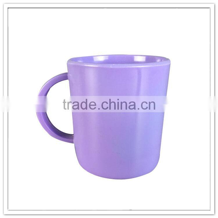 China manufactuer professional 350ML purple with handle custom plastic cups