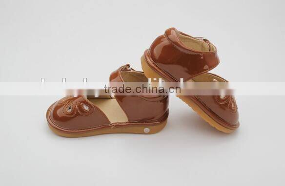 Manufacture 2016 New Arrival OEM Custom Leather Cute Newborn Squeaky Shoes Baby Girl Sandals