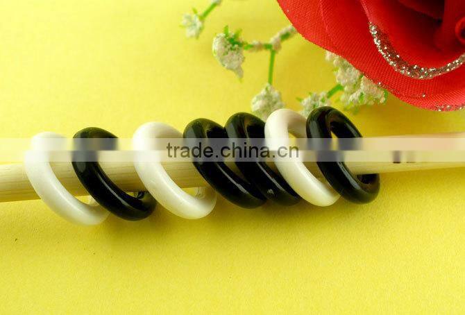 Black& White Plastic Knitting Stitch Markers