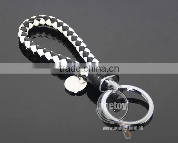 New Arrival Manual Hand Braided Rope Silver Zinc Alloy Metal Tag Braided Leather Cord Black White Leather Straps Weave Keychain