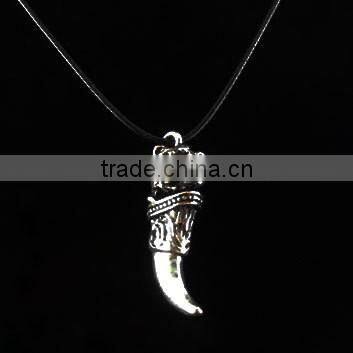 Loving couple accessories gifts wholesale Men's Wolf tooth pendant necklace