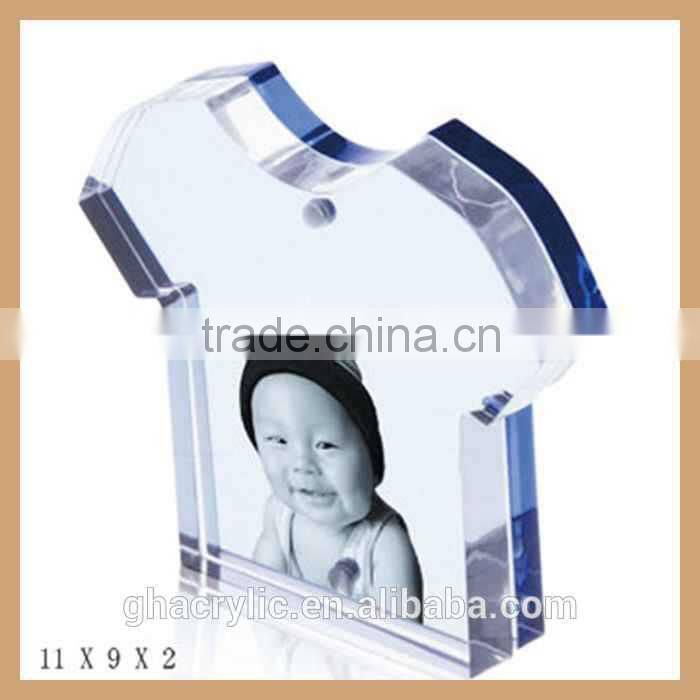 GH-P0020 arcylic clear picture frame on desk, moving picture frame