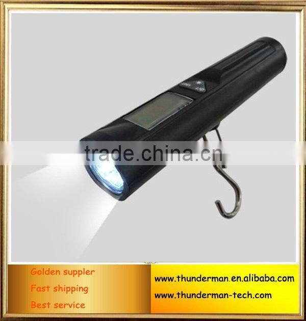 Portable digital luggage weighing scale with flashlight function