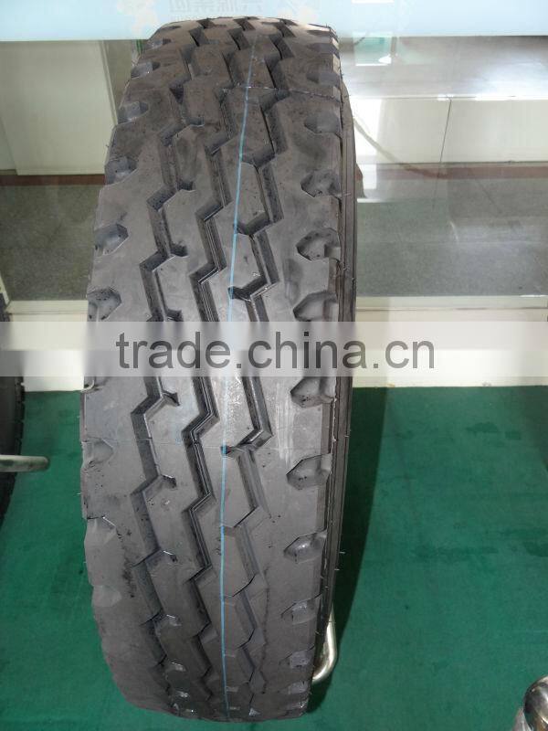 Rib and lug truck tire 7.50-20