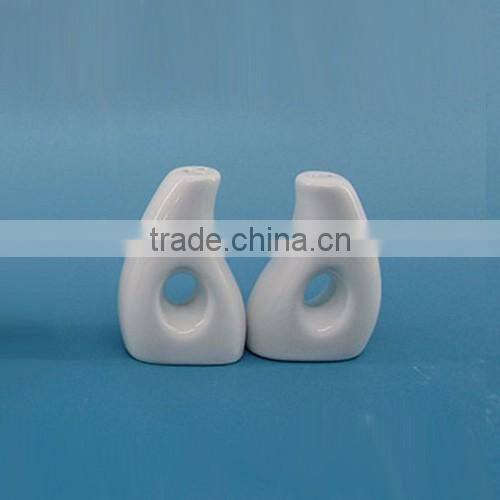 2016 New design ceramic salt & pepper shakers