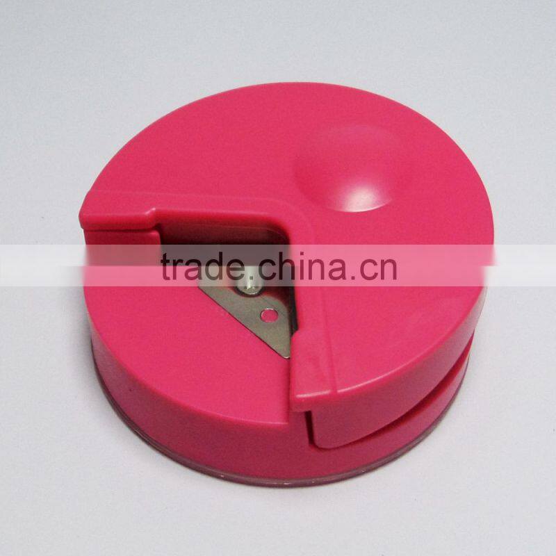 Quality 7cm manual plastic round corner puncher