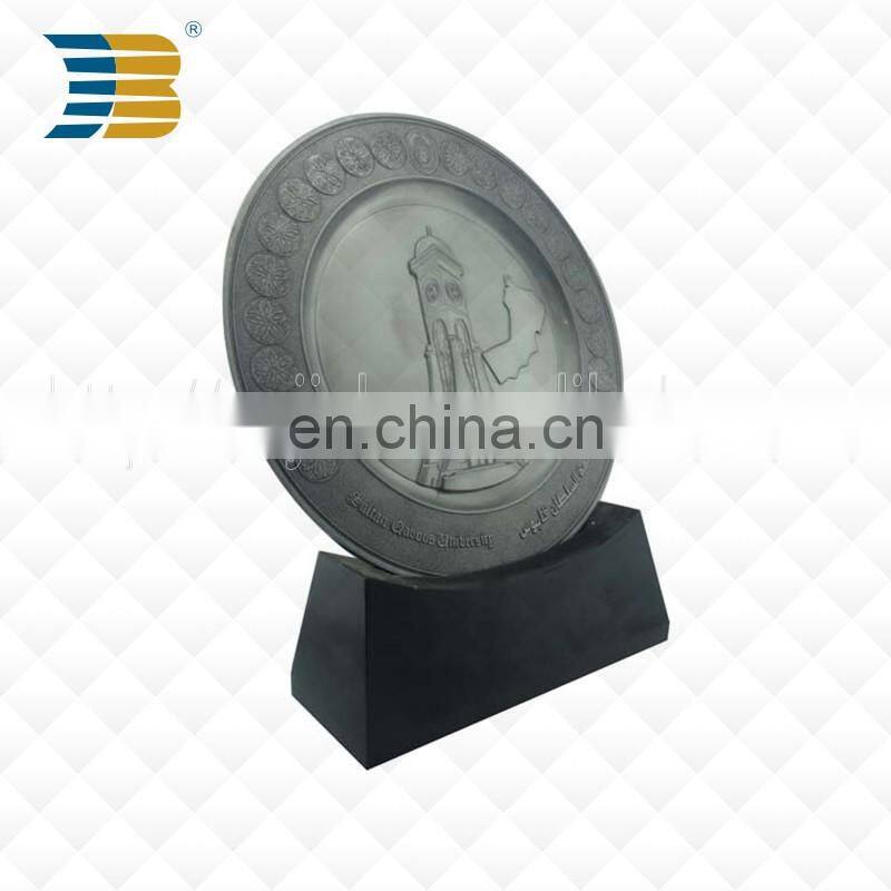 New custom barcelona souvenir zinc alloy plate