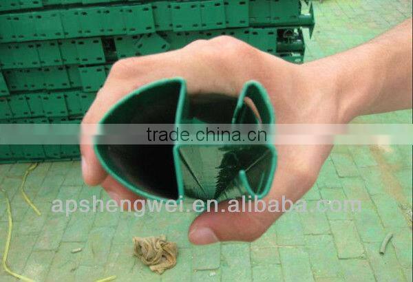 wire mesh fence post