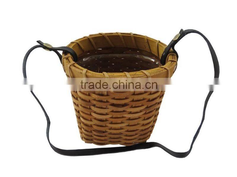 Hanging wooden basket for flower