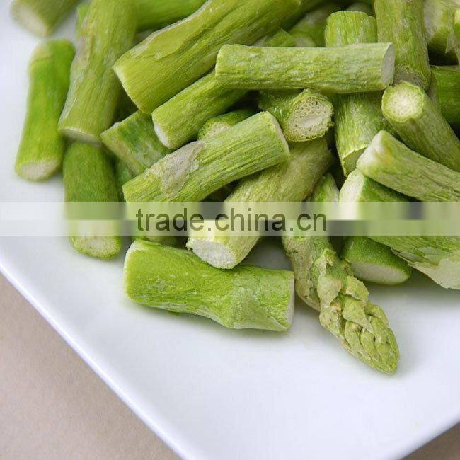 Freeze-dried carrot dice used in instant foods or restaurant