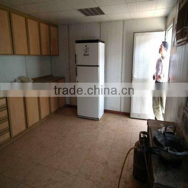 Prefabricated steel frame sandwich panel house