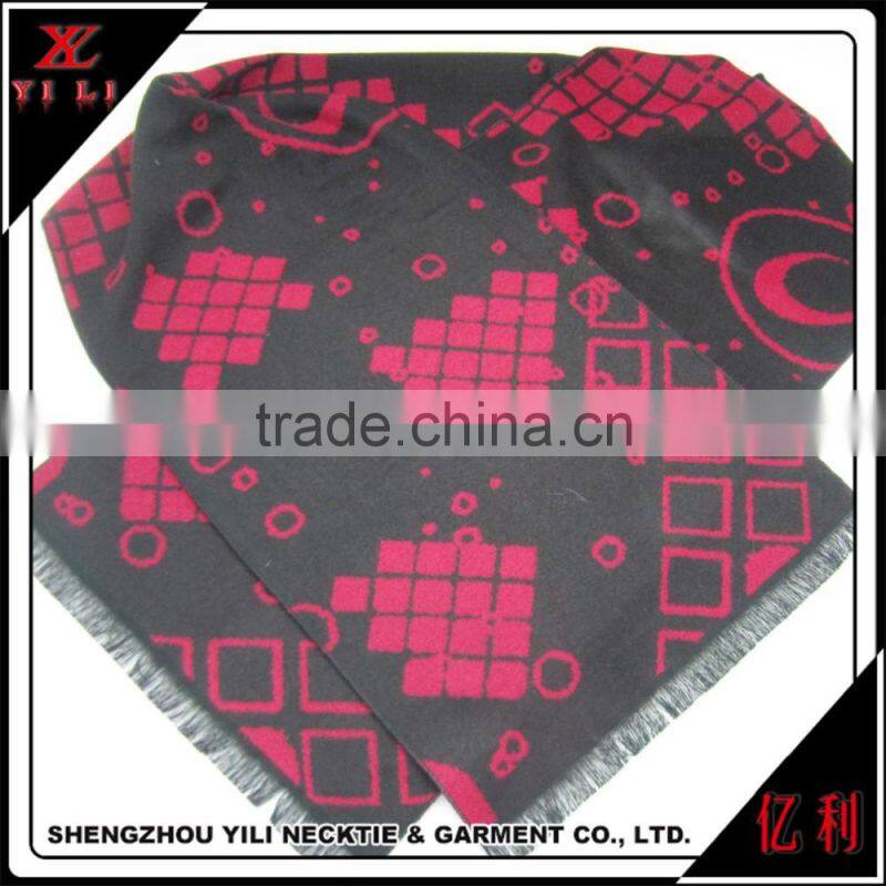 100% Viscose Scarf With Geometric Pattern