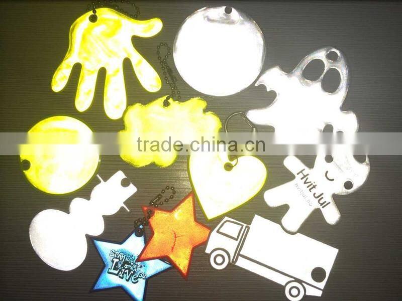 Cheap custom heart shape reflective hanger keychain souvenir