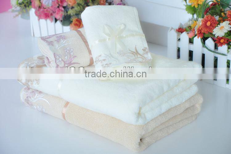 china wholesaler supplier towel set in gift pack