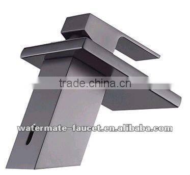 single handle bathroom vessel deck faucet in oil rubbed bronze