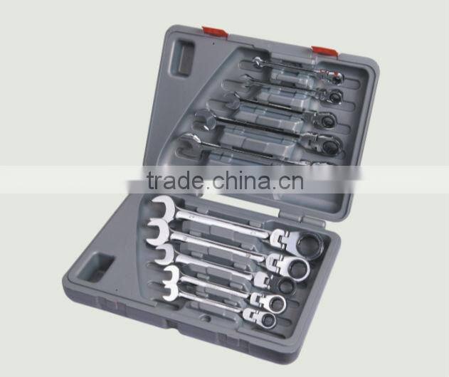 Flexible head combination ratchet wrench set in metal case
