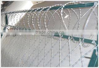 Razor barbed wire mesh fence