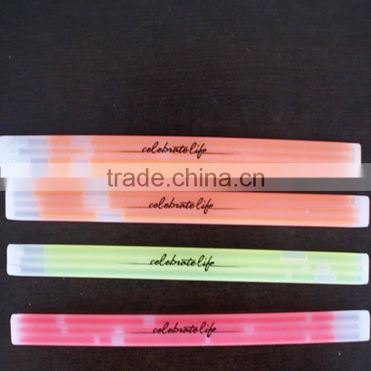 Hot Glow Plastic Promotional Gift Wristband Bracelet with Customizd Logo