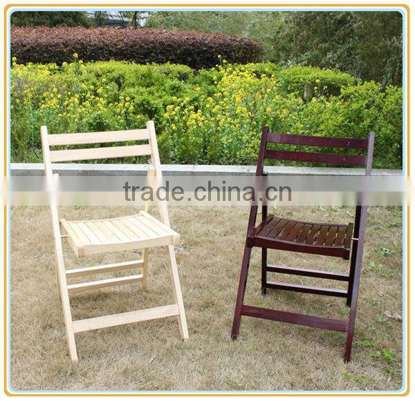 Comfortable wooden folding chair for leisure use