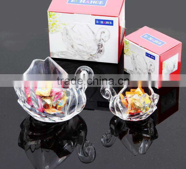 With 10 years experience factory offer wholesale swan shape glass candy box
