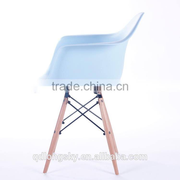 LS-4012 Italian design TATAMI plastic leisure chairs with arms and wood legs