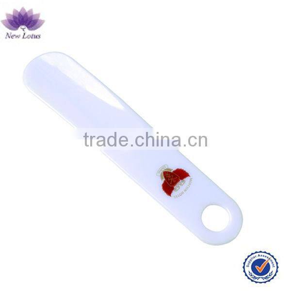 custom design small sized shoe horn for hotel dispoable use