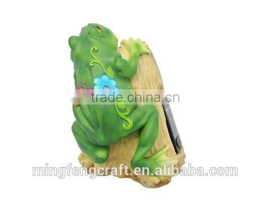 Hot selling Garden Decor animated Resin frog solar light